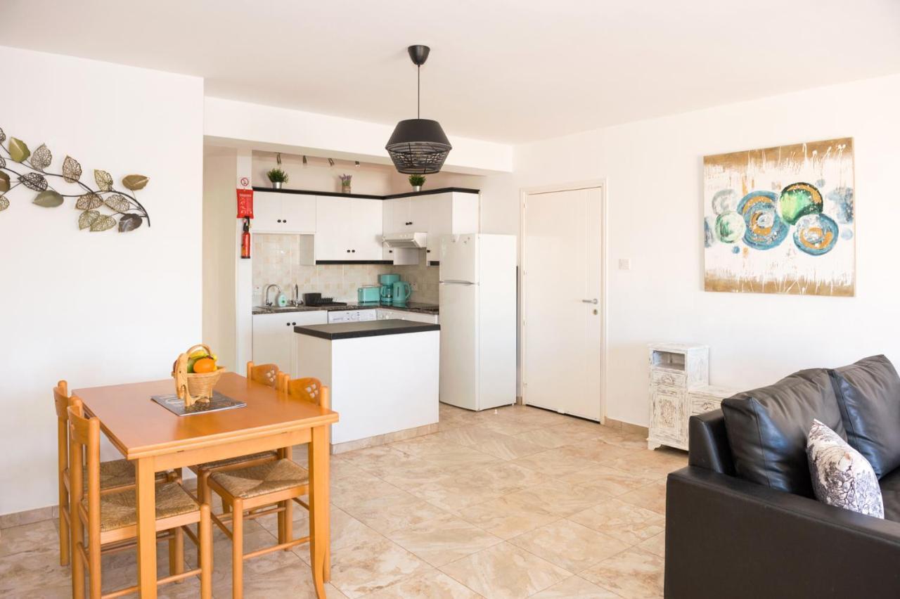 Sofia 700m Away From The Apartment Paralimni